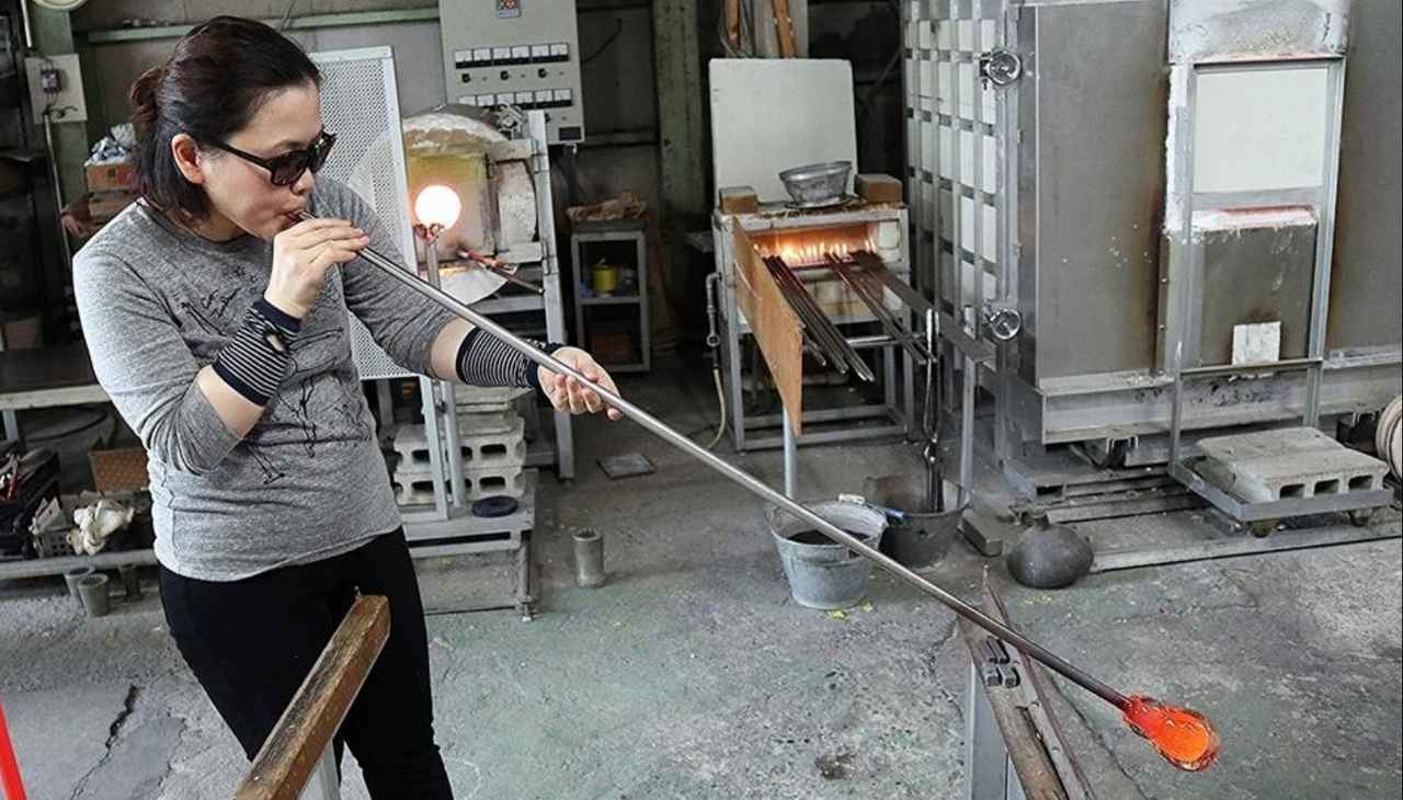 画像: 【説2】職人技と人間工学:18世紀吹きガラス職人の「肺活量」