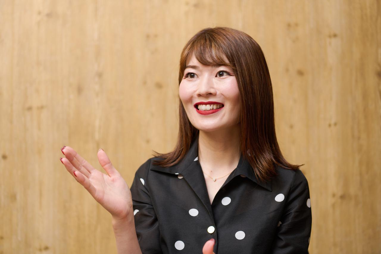 画像: 上林 恵さん (Megumi KAMBAYASHI) 京都大学卒業後、株式会社リクルートに入社。その後、スタートアップ企業を創業し、経営者として事業開発や企業支援に携わる。欧米で高級ワインが実物資産として保有されている文化に着目し、一般社団法人「ワイン・アセット・マネジメント協会」を設立。代表理事として、ワイン資産に関する正しい知識の普及と専門人材の育成に取り組む photograph by Hisashi OKAMOTO