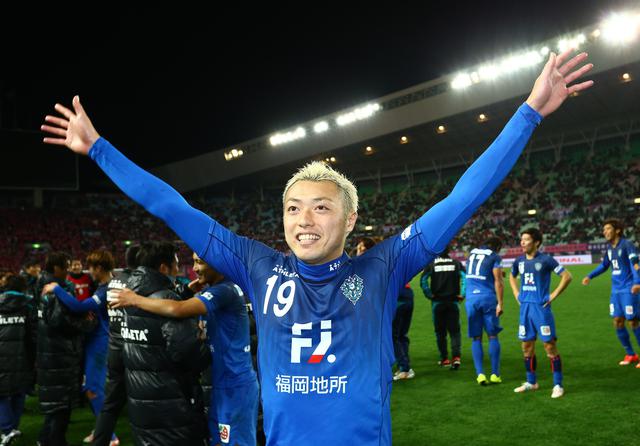 画像: 2015年、Jプレーオフ決勝に福岡守備陣の柱として出場。C大阪を下し、J1昇格に貢献した(写真◎J.LEAGUE)