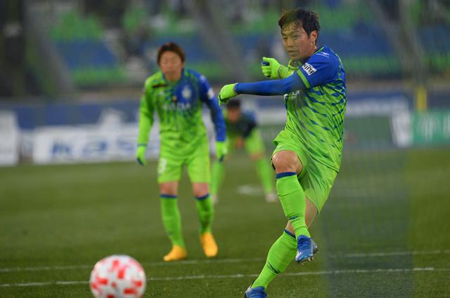 画像: アディショナルタイムに梅崎がPKを決め、湘南が大分に勝利(写真◎J.LEAGUE)