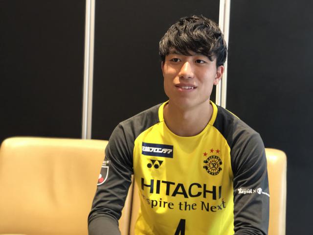 画像: キックオフカンファレンス前に行なった独占インタビュー。古賀は新シーズンへの熱い思いを自分の言葉で語ってくれた(写真◎BBM)