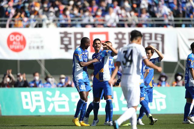 画像: 秋野のCKを富樫が頭ですらし、最後はフレイレ。長崎が栃木を破った(写真◎J.LEAGUE)