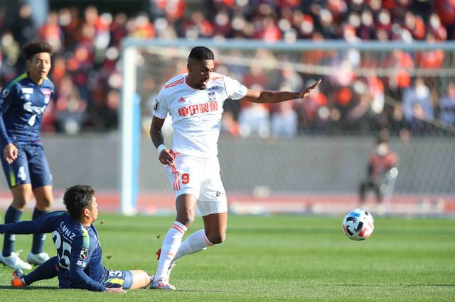 画像: 群馬戦でダメ押しとなる3点目をスコアした新潟のファビオ(写真◎J.LEAGUE)