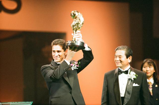 画像: 鹿島の優勝に大きく貢献したジョルジーニョがリーグMVPを受賞した(写真◎J.LEAGUE)