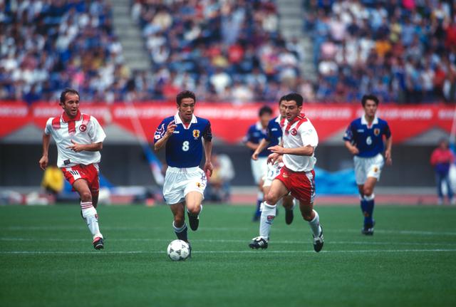 画像: 中田英寿(写真)と名波、そして山口を加えた3人の存在が当時の日本代表の核になっていた(写真◎サッカーマガジン)