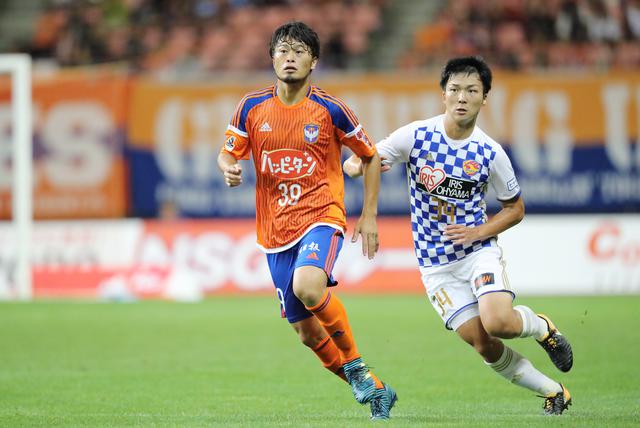 画像: 期限付き移籍加入した新潟ではリーグ戦5試合に出場。17年シーズン終了後に大宮への復帰が決まった(写真◎J.LEAGUE)