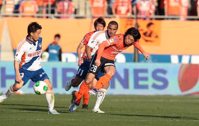 画像: プロ1年目の2013年。J1・第3節の新潟戦で初ゴールを決めた(写真◎J.LEAGUE)