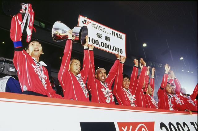 画像: 鹿島を4-0で下してJリーグカップ初優勝を果たした浦和。前年の雪辱を晴らし、クラブ初タイトルを手にした(写真◎J.LEAGUE)