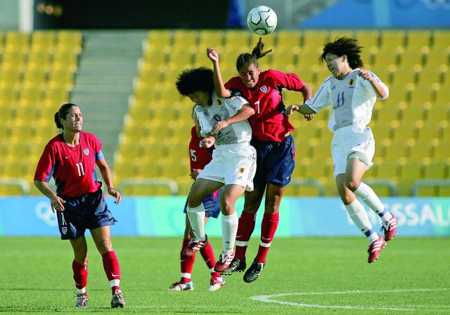 画像: アテネオリンピックで日本女子代表は8強に進出した(写真◎Getty Images)