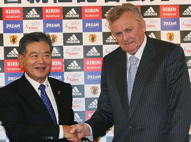 画像: 南アフリカW杯を目指す日本代表の監督にはイビチャ・オシム氏が就任した(写真◎Getty Images)