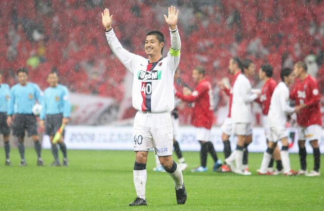 画像: 鹿島の3連覇に貢献した小笠原満男がJリーグMVPを受賞した(写真◎J.LEAGUE)