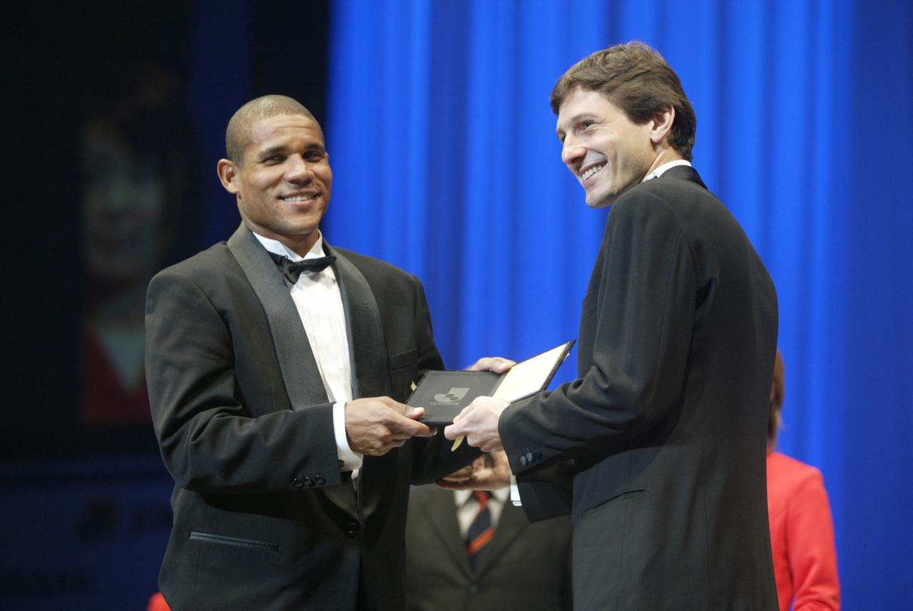 画像: 元鹿島アントラーズのレオナルド氏がプレゼンテーターを務めた（写真◎J.LEAGUE）