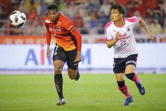 画像: 190センチを超えるサイズを感じさせない機動力を誇った(写真◎J.LEAGUE)