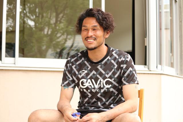 画像: このクラブは僕の歴史と話した本間。ホーリーホック愛は人一倍強い(写真◎サッカーマガジン)