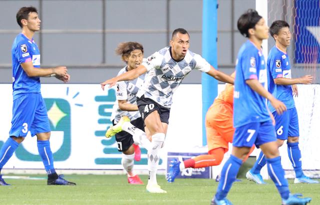 画像: イニエスタ→ドウグラスで決勝点。苦しみながらも、神戸が大砲の一発で鳥栖を破った(写真◎J.LEAGUE)
