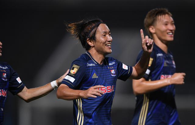 画像: 2得点をスコアした横浜FMの天野純。王者チームの初勝利に貢献した(写真◎J.LEAGUE)