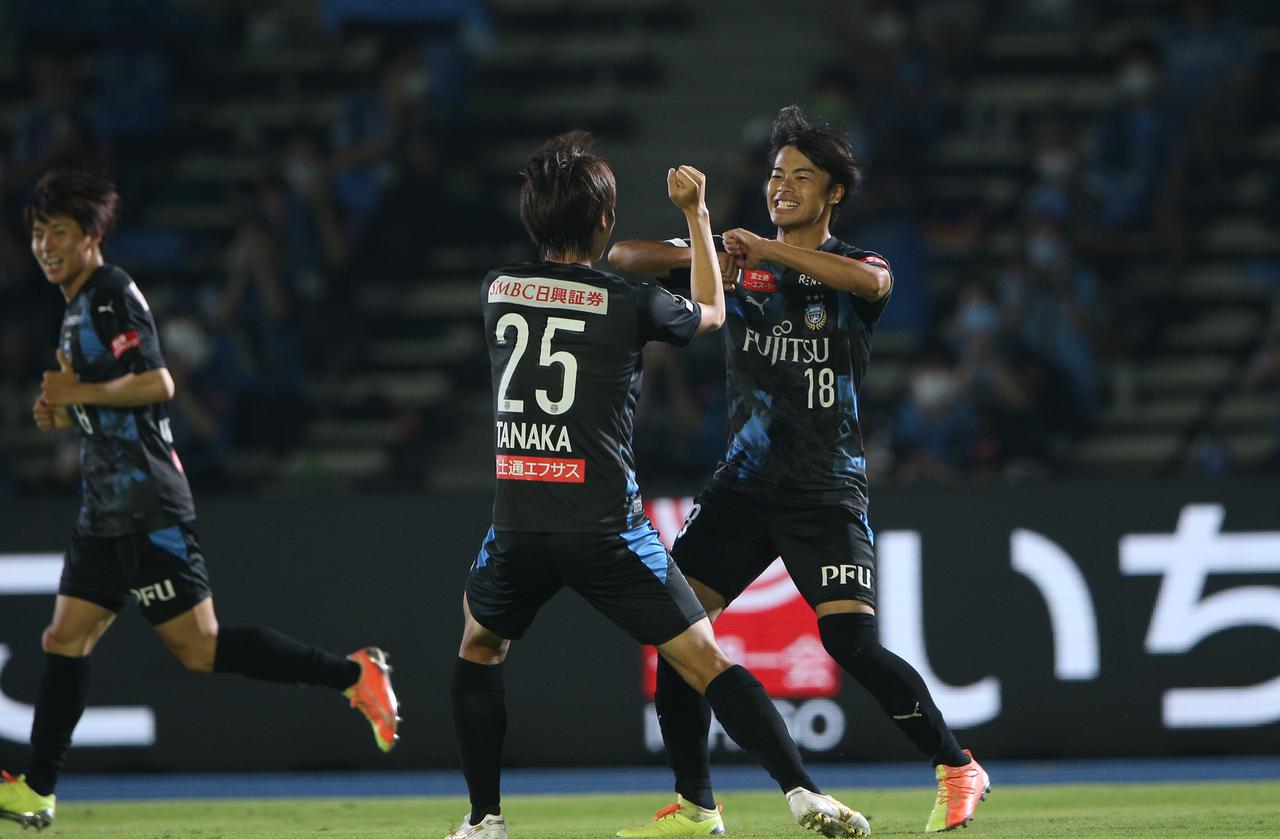 画像 : 1番目の画像 - 先制ゴール挙げて喜ぶ三笘（写真◎J.LEAGUE） - サッカーマガジンWEB