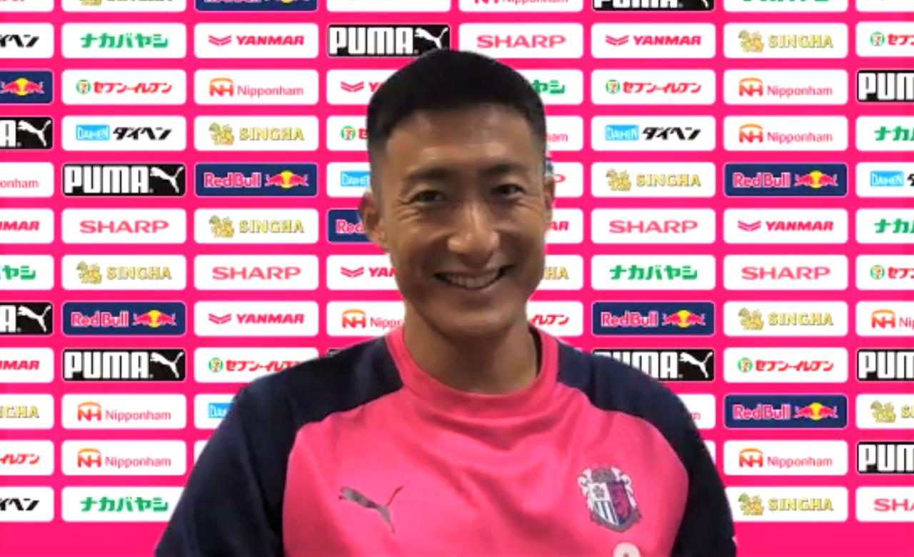 画像 : 2番目の画像 - 札幌との古巣対決に向けて前日練習を消化した都倉。オンライン取材では『どんぐりちゃん』の髪型で笑顔（写真◎CEREZO OSAKA、スクリーンショット） - サッカーマガジンWEB