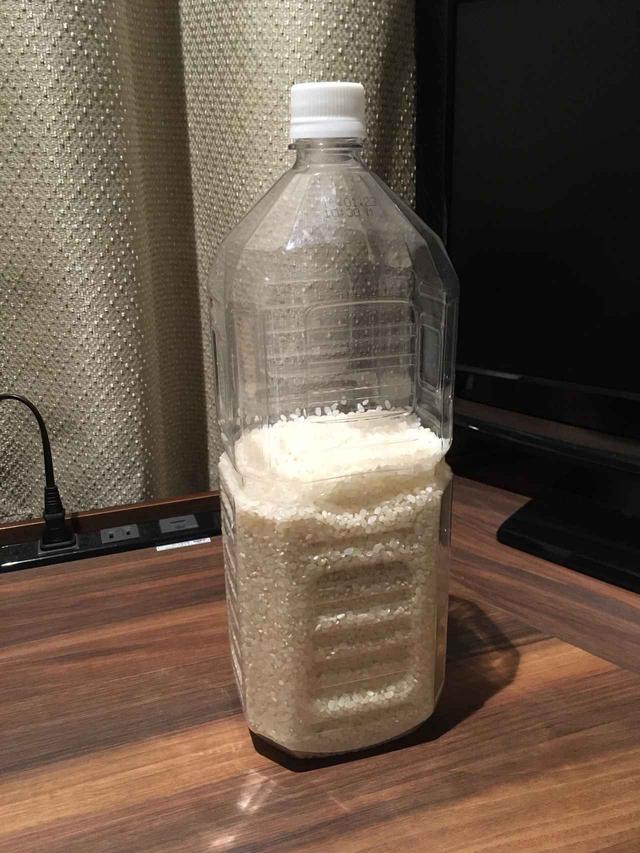 画像: 1カ月に及ぶキャンプ取材。今年は新潟から自走したがゆえに、炊飯器をホテルに持ち込み、けっこう自炊しました。宿から徒歩3分のスーパーで買い求めた、高知産の無洗米こしひかり、なかなかおいしかったです(大中)