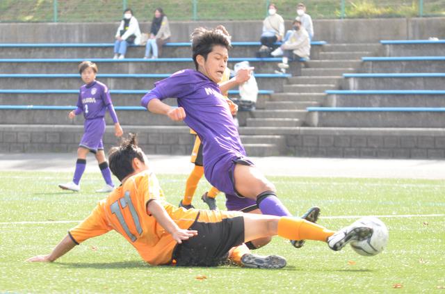 画像: 持ち味のドリブルなどでゴールに迫った中村(写真◎石倉利英)