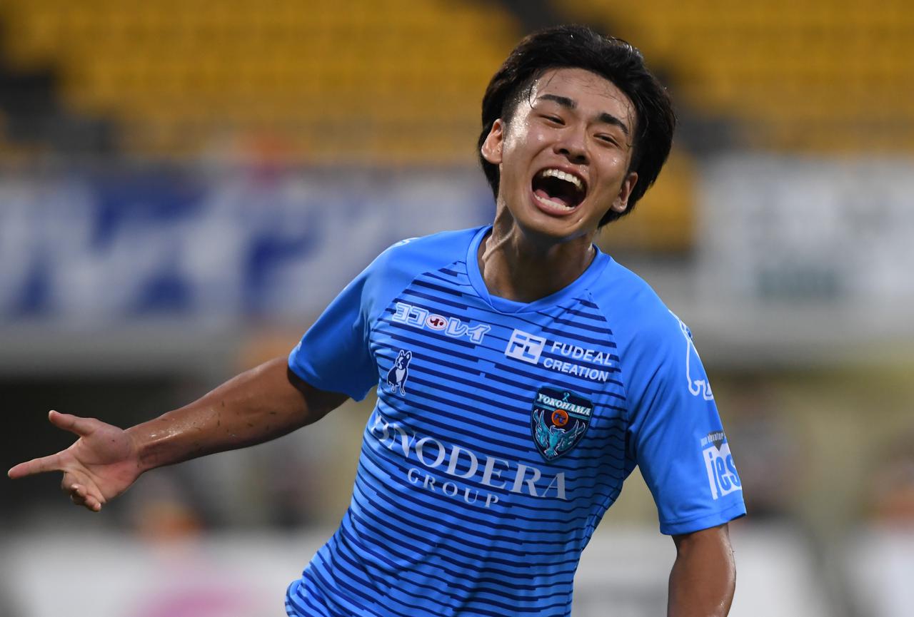 画像 : 1番目の画像 - 7月8日の柏戦でJ1初ゴールを決めて喜ぶ斉藤（写真◎Getty Images） - サッカーマガジンWEB