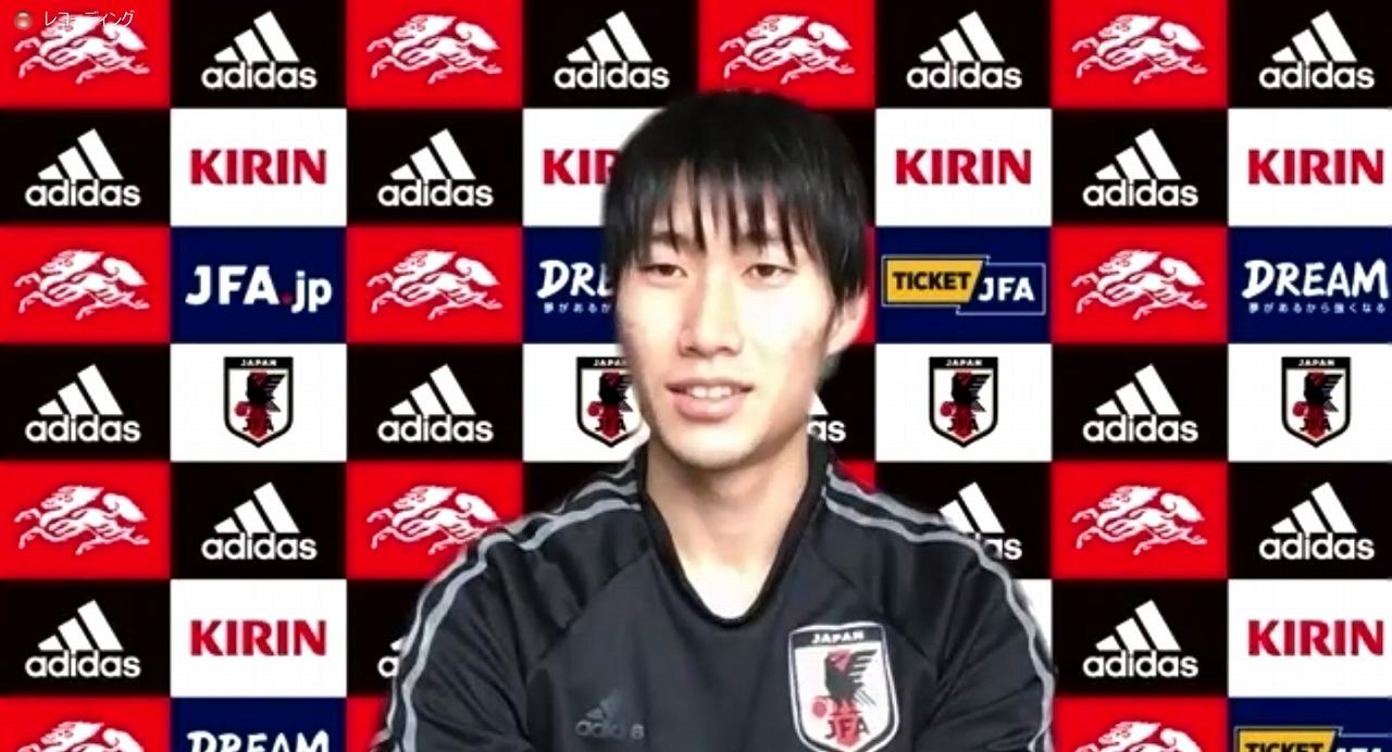 画像 : 1番目の画像 - 11月11日、オンライン取材に応じる鎌田大地（写真◎スクリーンショット） - サッカーマガジンWEB