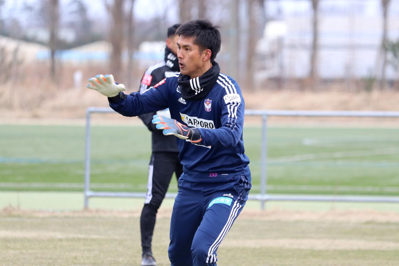画像 : 3番目の画像 - 【写真】瀬口拓弥は3月3日から練習に合流。新潟の寒さは「風がなければ大丈夫」(写真提供◎アルビレックス新潟) - サッカーマガジンWEB
