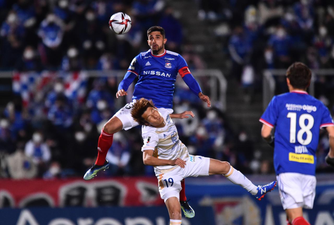 画像 : 1番目の画像 - 【写真】後半の仙台の攻撃をしのいで勝ち切った横浜FM。集中した守備も光った（写真◎J.LEAGUE） - サッカーマガジンWEB