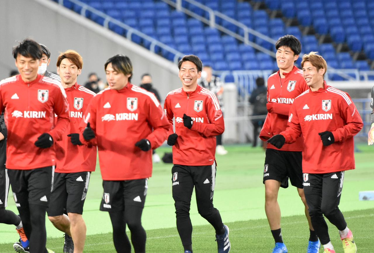 画像 : 1番目の画像 - 【写真】川辺駿は韓国については「戦術はあるがそれよりもバトルの部分が大事」と対戦に燃えている（写真◎サッカーマガジン） - サッカーマガジンWEB