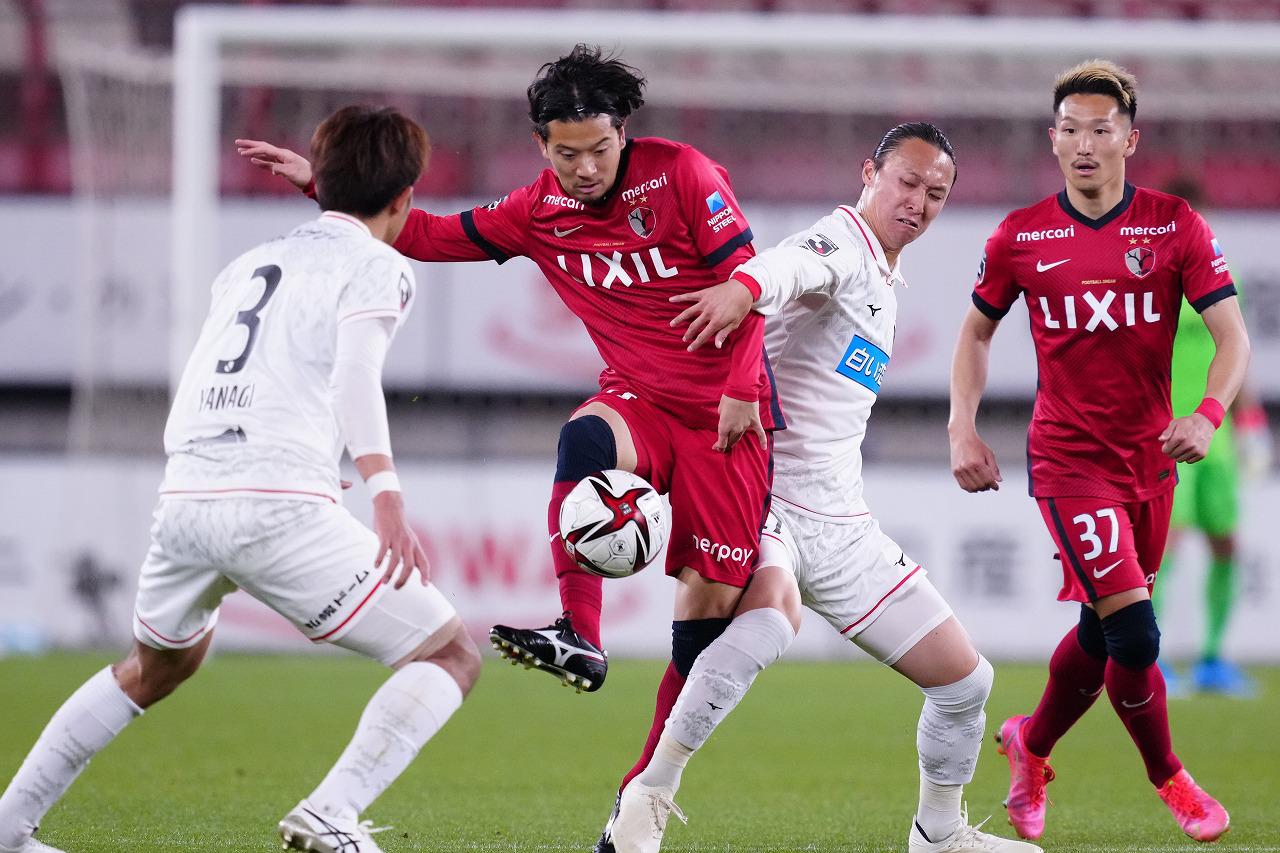 画像 : 1番目の画像 - Aグループは鹿島アントラーズと北海道コンサドーレ札幌がプレーオフステージ進出を決めた（写真◎J.LEAGUE） - サッカーマガジンWEB