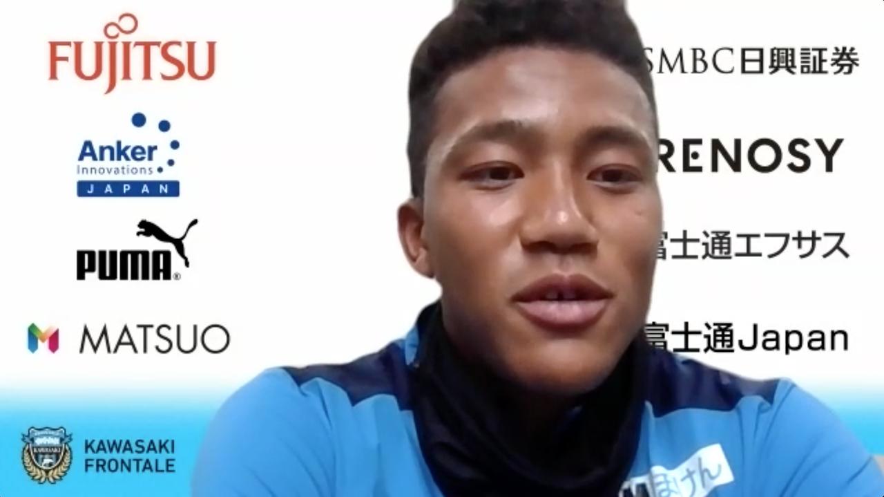 画像 : 1番目の画像 - 【写真】イサカ・ゼインは「前に比べたらできることは増えている」と実感している。ここからさらなる競争に挑んでいく（写真◎スクリーンショット） - サッカーマガジンWEB