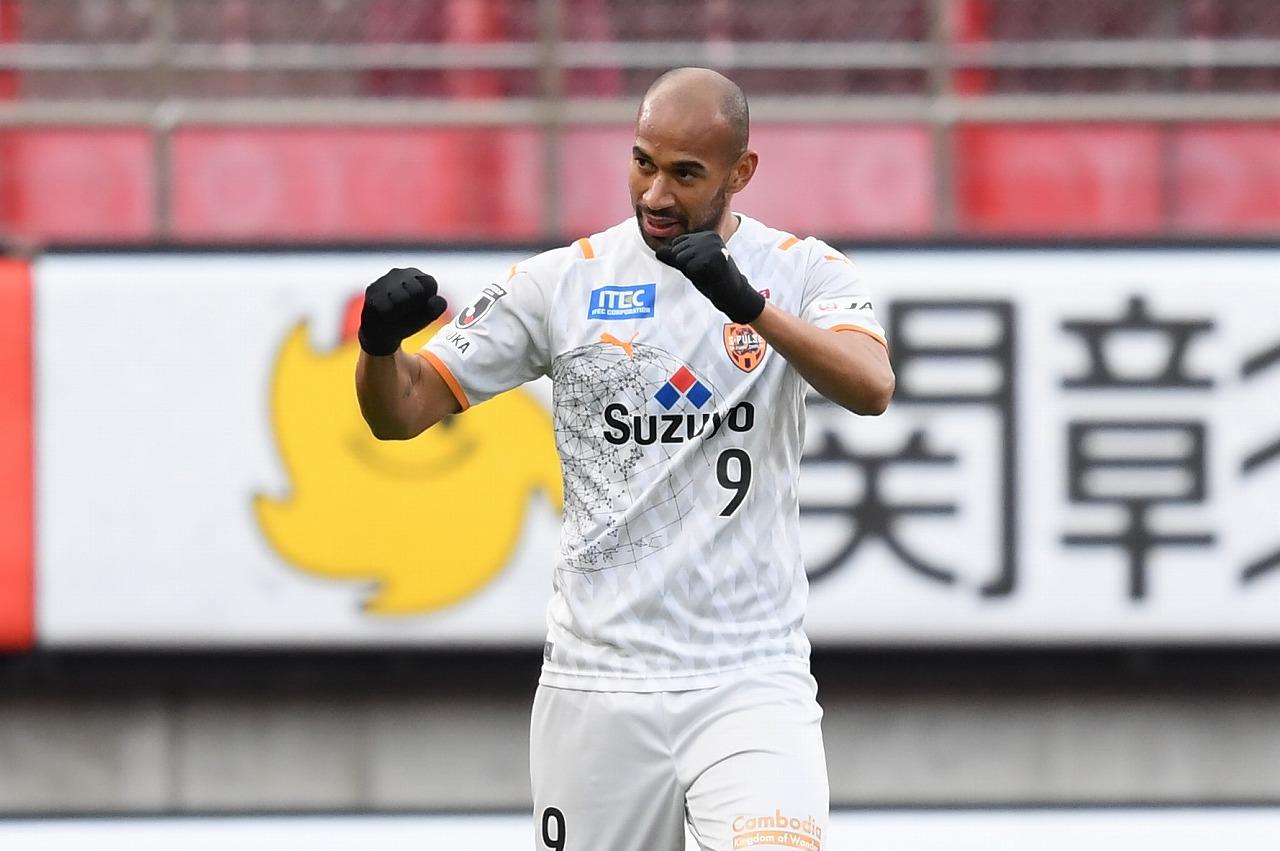 画像 : 1番目の画像 - 今季のJ1開幕戦に続き、またもカシマスタジアムでゴールを決めた清水エスパルスのチアゴ・サンタナ（写真◎J.LEAGUE） - サッカーマガジンWEB