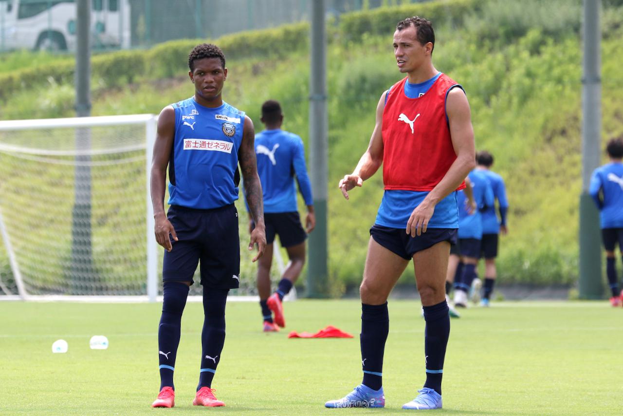 画像 : 1番目の画像 - 【写真】レアンドロ・ダミアンとはブラジルのインテルナシオナルでチームメートだったそう。移籍が決まってからいろいろと相談に乗ってもらっている（c）川崎フロンターレ - サッカーマガジンWEB