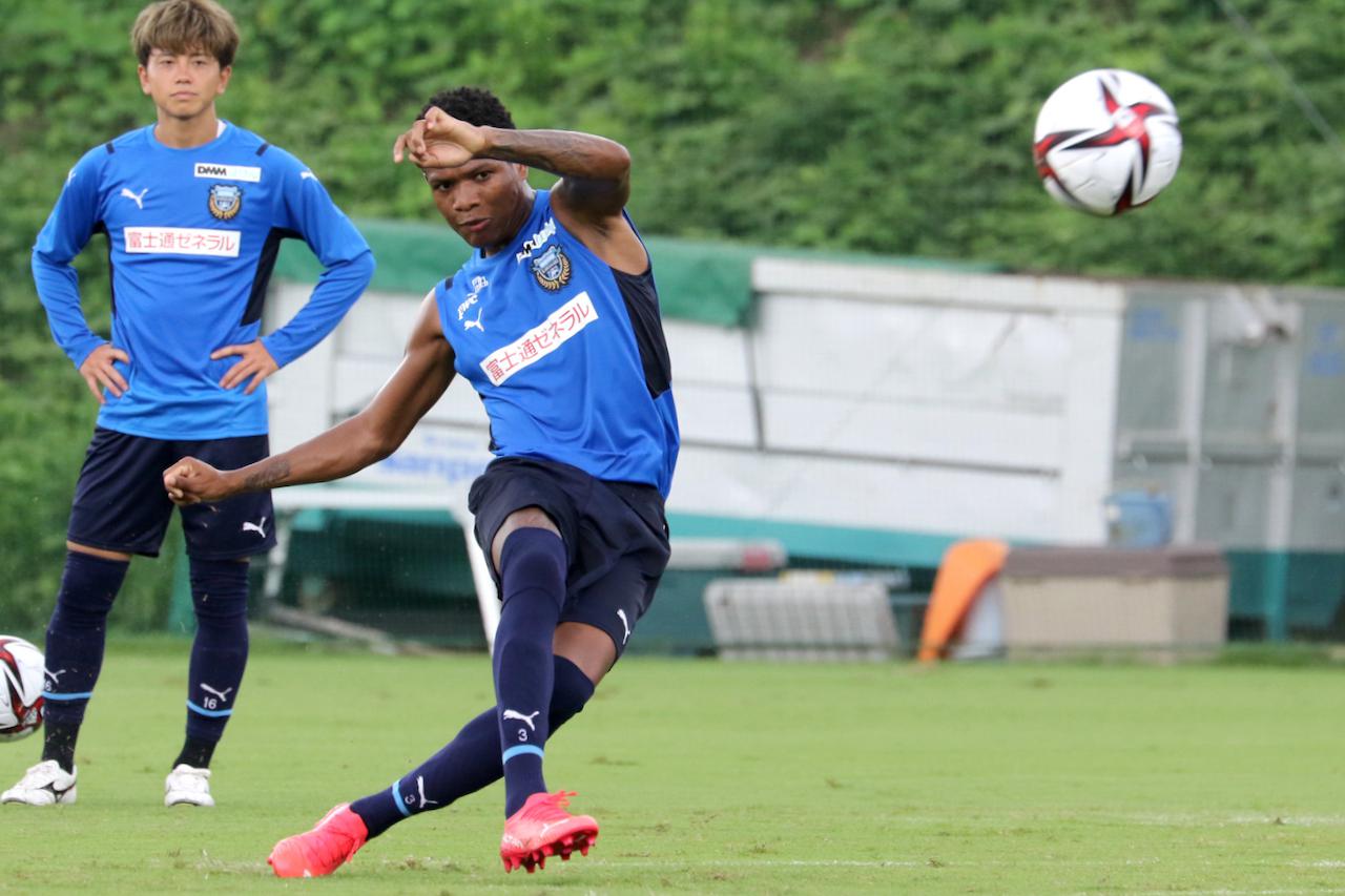 画像 : 2番目の画像 - 【写真】レアンドロ・ダミアンとはブラジルのインテルナシオナルでチームメートだったそう。移籍が決まってからいろいろと相談に乗ってもらっている（c）川崎フロンターレ - サッカーマガジンWEB