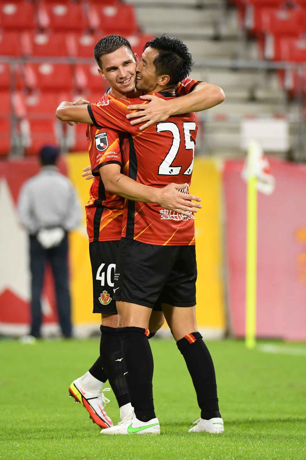 画像 : 1番目の画像 - 【写真】8月18日の天皇杯ラウンド16で加入後初ゴールを挙げたシュヴィルツォク（写真◎Getty Images、J.LEAGUE） - サッカーマガジンWEB