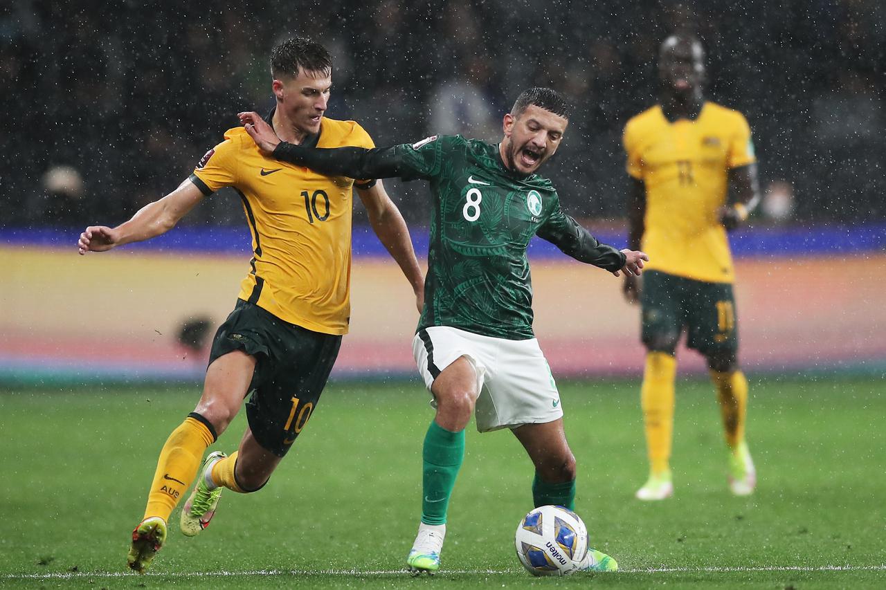 画像 : 2番目の画像 - 【写真】激しい戦いとなった首位攻防戦、オーストラリア対サウジアラビア（写真◎Getty Images） - サッカーマガジンWEB