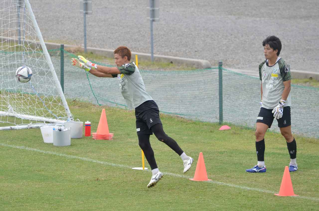 画像 : 2番目の画像 - 【写真】豊島GＫコーチの指導の下、田尻とのポジション争いを制してJデビューを飾った（写真◎石倉利英） - サッカーマガジンWEB