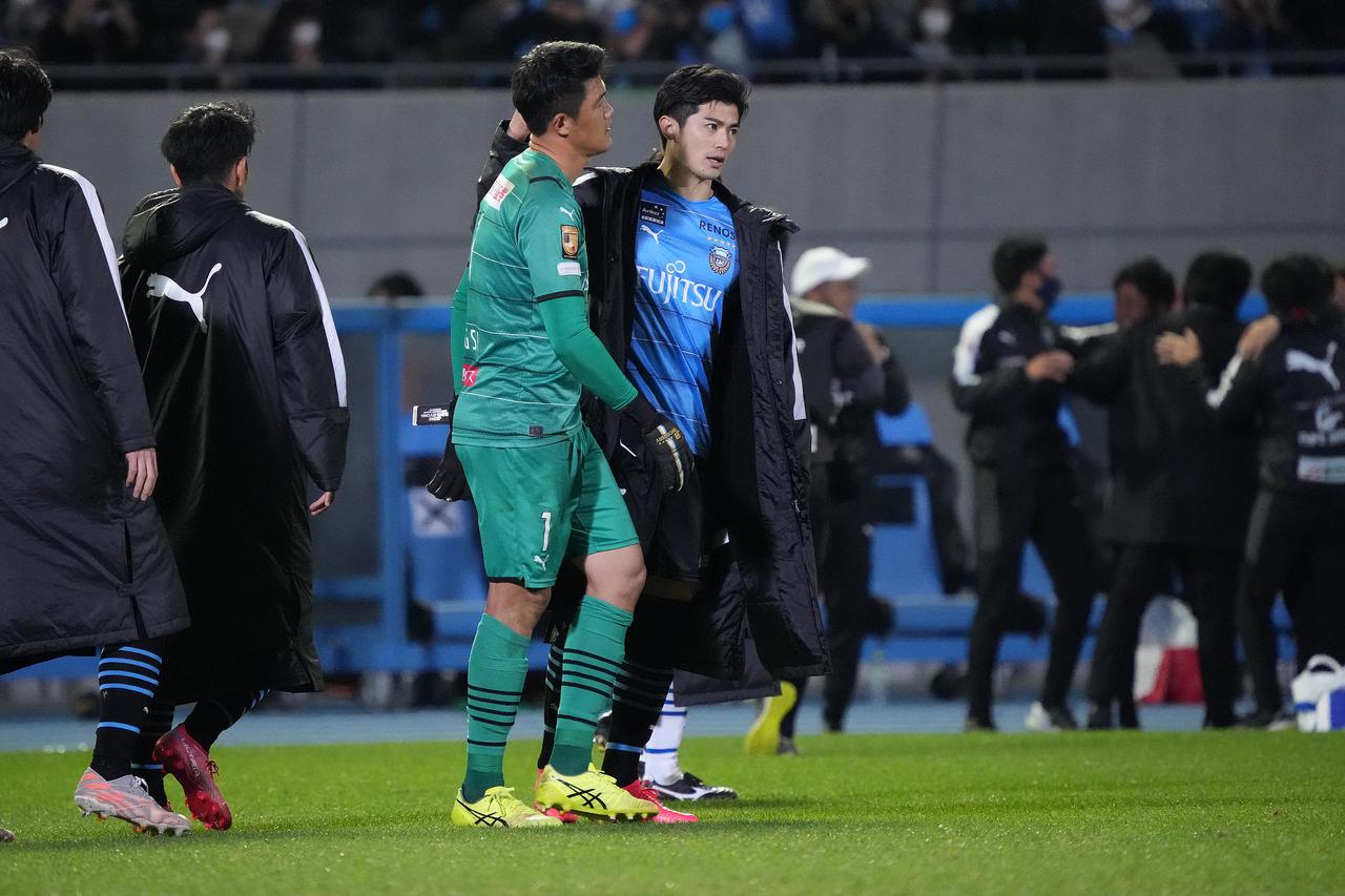 画像 : 1番目の画像 - 【写真】チョン・ソンリョンはシーズンを通して安定して、この日も1失点のみに抑えたが、その1点を悔やんだ（写真◎小山真司） - サッカーマガジンWEB