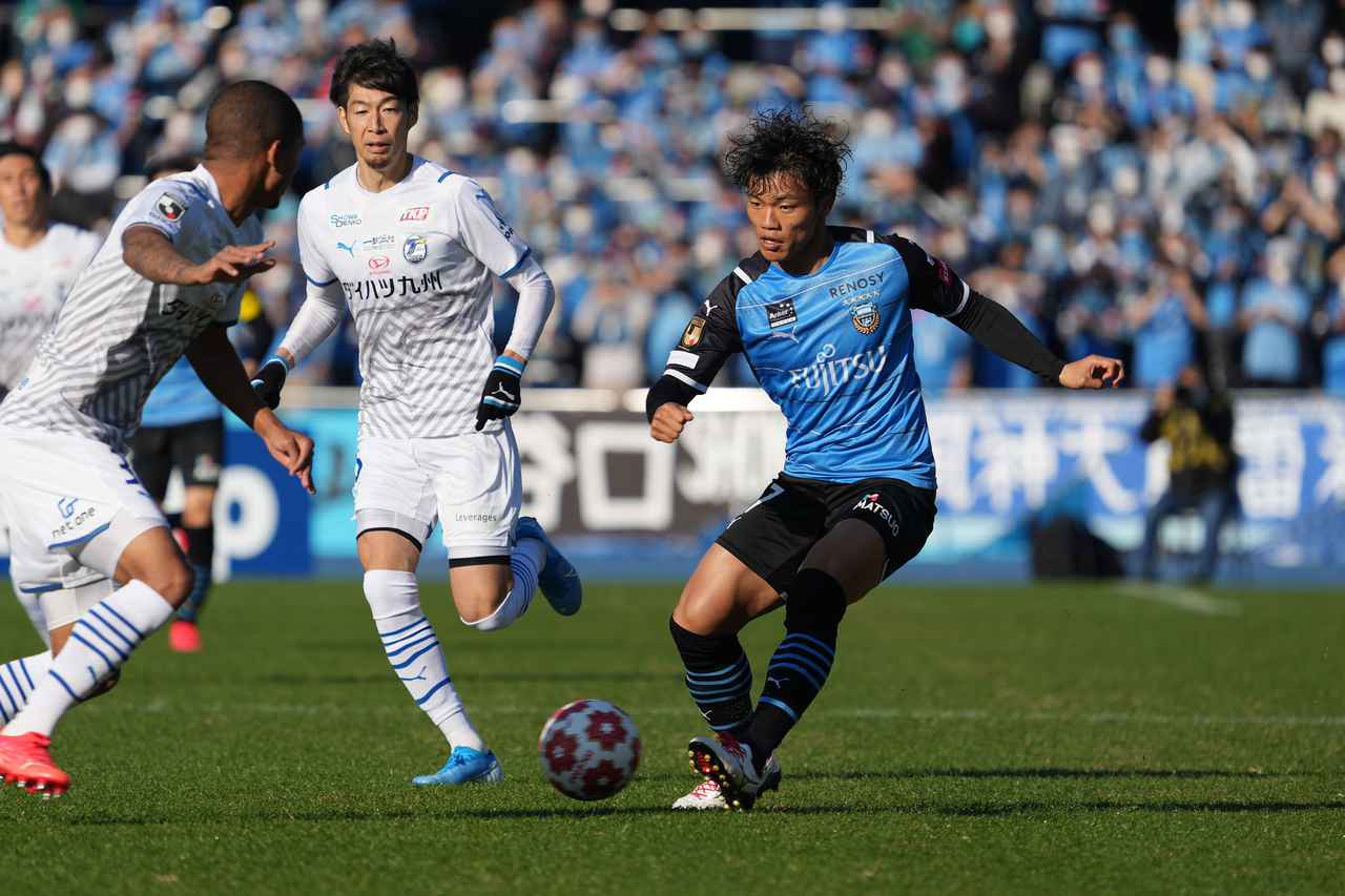 画像 : 9番目の画像 - 【写真】片野坂知宏監督も歓喜のダンス！　大分が川崎Fを破った激闘を写真で振り返る（写真◎小山真司） - サッカーマガジンWEB