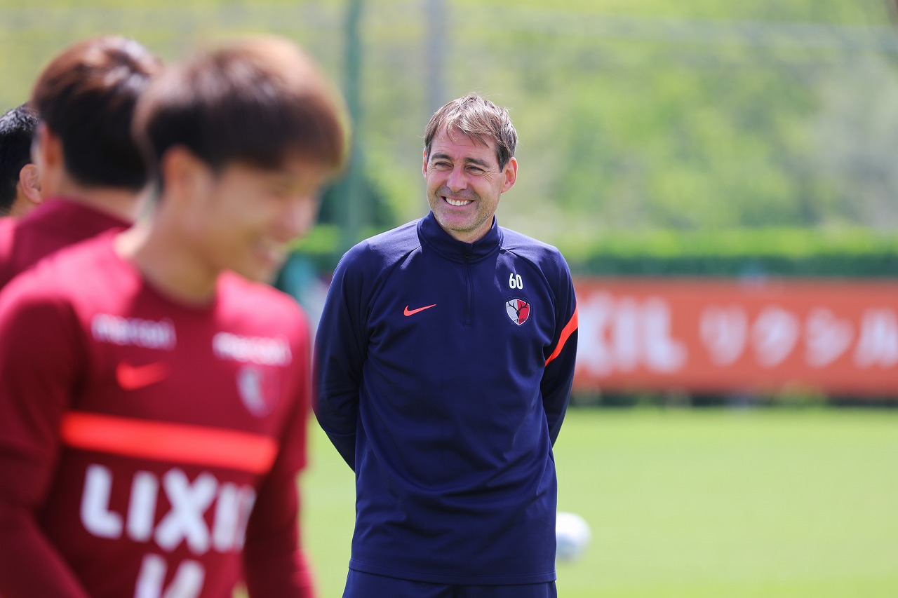 画像 : 1番目の画像 - オンライン取材に応じた鹿島アントラーズのレネ・ヴァイラー監督（写真◎KASHIMA ANTLERS） - サッカーマガジンWEB