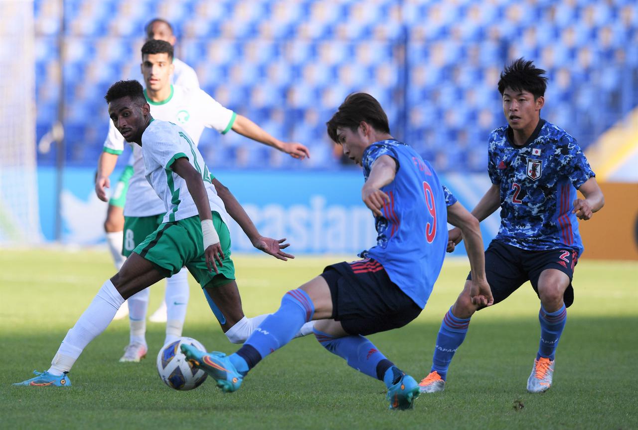 画像 : 1番目の画像 - 【写真】厳しい暑さの中でサウジアラビアと対戦したU-21日本代表（写真◎AFC） - サッカーマガジンWEB