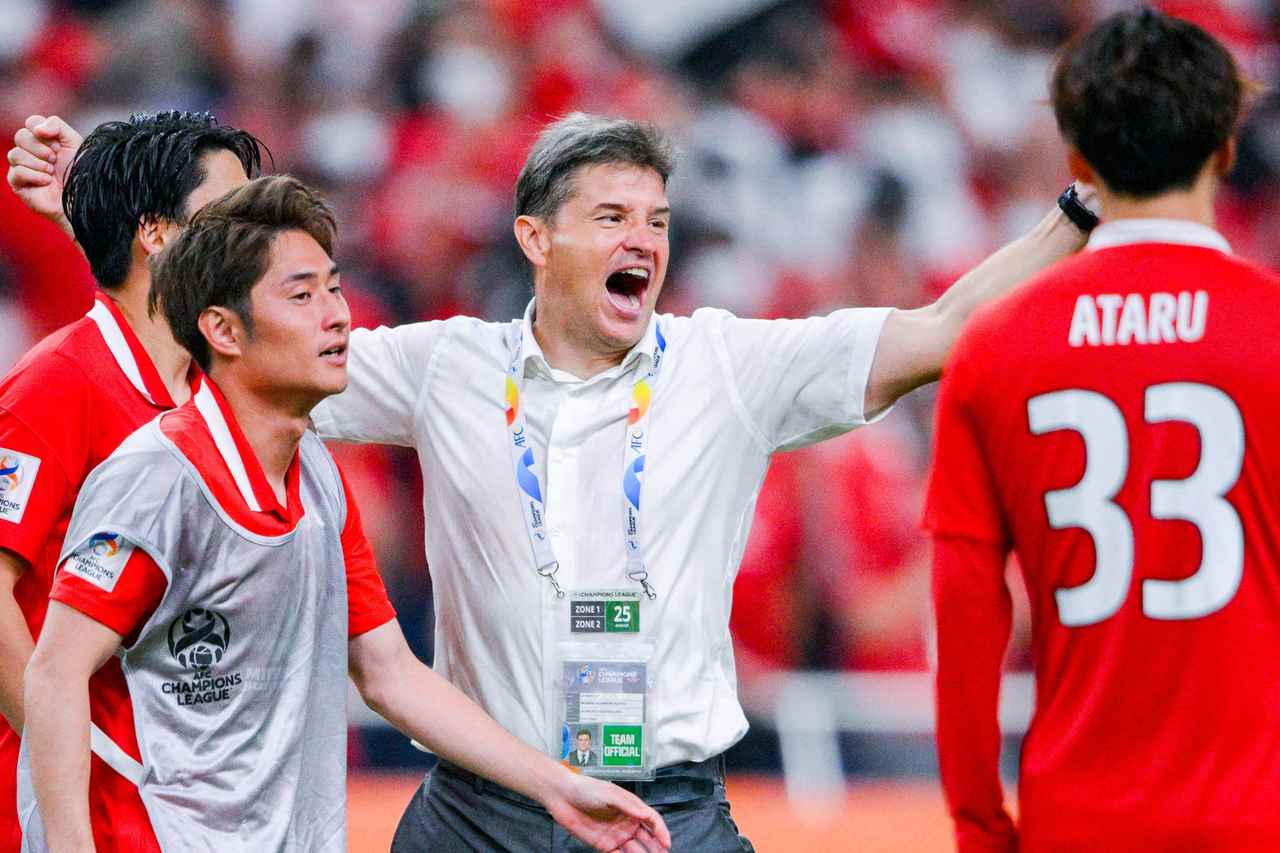 浦和 東アジア王者 の次のステージへ リカルド ロドリゲス監督が目指す 完全体 の向こう側 1 2 サッカーマガジンweb 浦和 東アジア王者 の次のステージへ リカルド ロドリゲス監督が目指す 完全体 の向こう側 1 2 サッカーマガジンweb