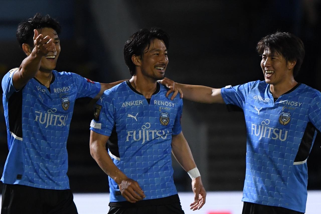 川崎F】クールな家長昭博だっておどけてみせる。2ゴール、男気の｢1