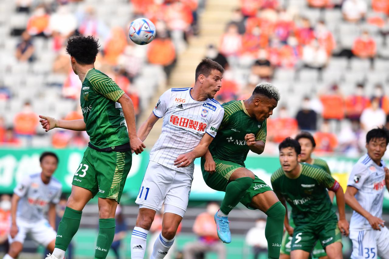 【東京V】充実5連勝で新潟の優勝ストップ。梶川諒太が「集中して守れた」カギは城福浩監督の「縦ボランチ」 (1/2) - サッカーマガジンWEB 【東京V】充実5連勝で新潟の優勝ストップ。梶川諒太が「集中して守れた」カギは城福浩監督の「縦ボランチ」 (1/2) - サッカーマガジンWEB