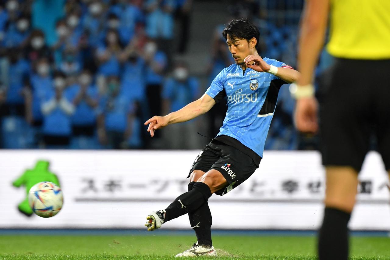 川崎f 家長昭博が 優勝できたらラッキー に込めた自戒と平常心 同点の時間を嫌がらず が勝利への道筋 1 2 サッカーマガジンweb