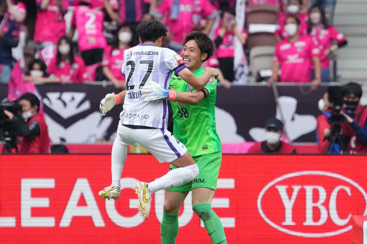 画像 : 3番目の画像 - 【写真】激闘の末に広島が初優勝を飾ったルヴァンカップ決勝（写真◎小山真司） - サッカーマガジンWEB