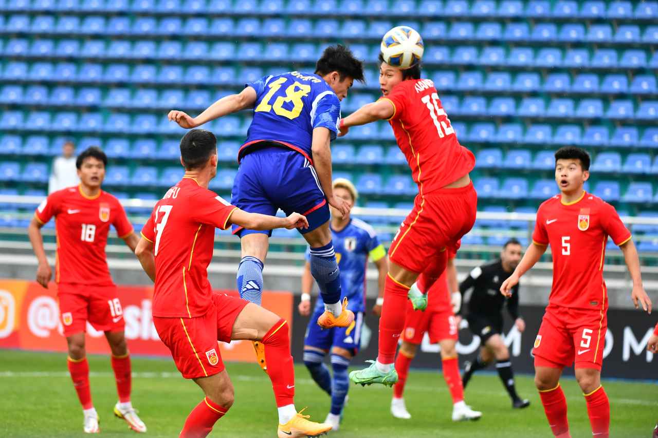 画像 : 2番目の画像 - 【写真一覧】U20日本対U20中国のプレー集（写真◎AFC） - サッカーマガジンWEB