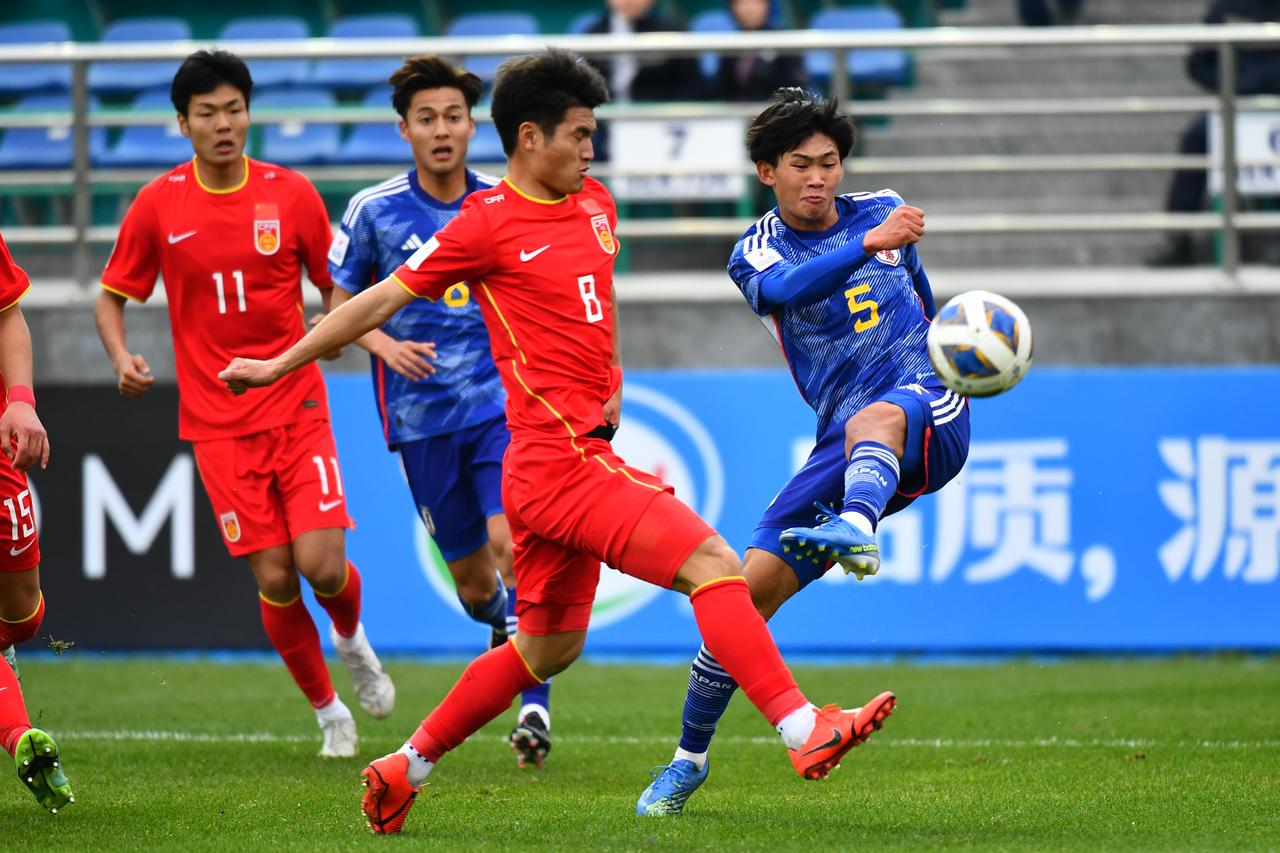 画像 : 4番目の画像 - 【写真一覧】U20日本対U20中国のプレー集（写真◎AFC） - サッカーマガジンWEB