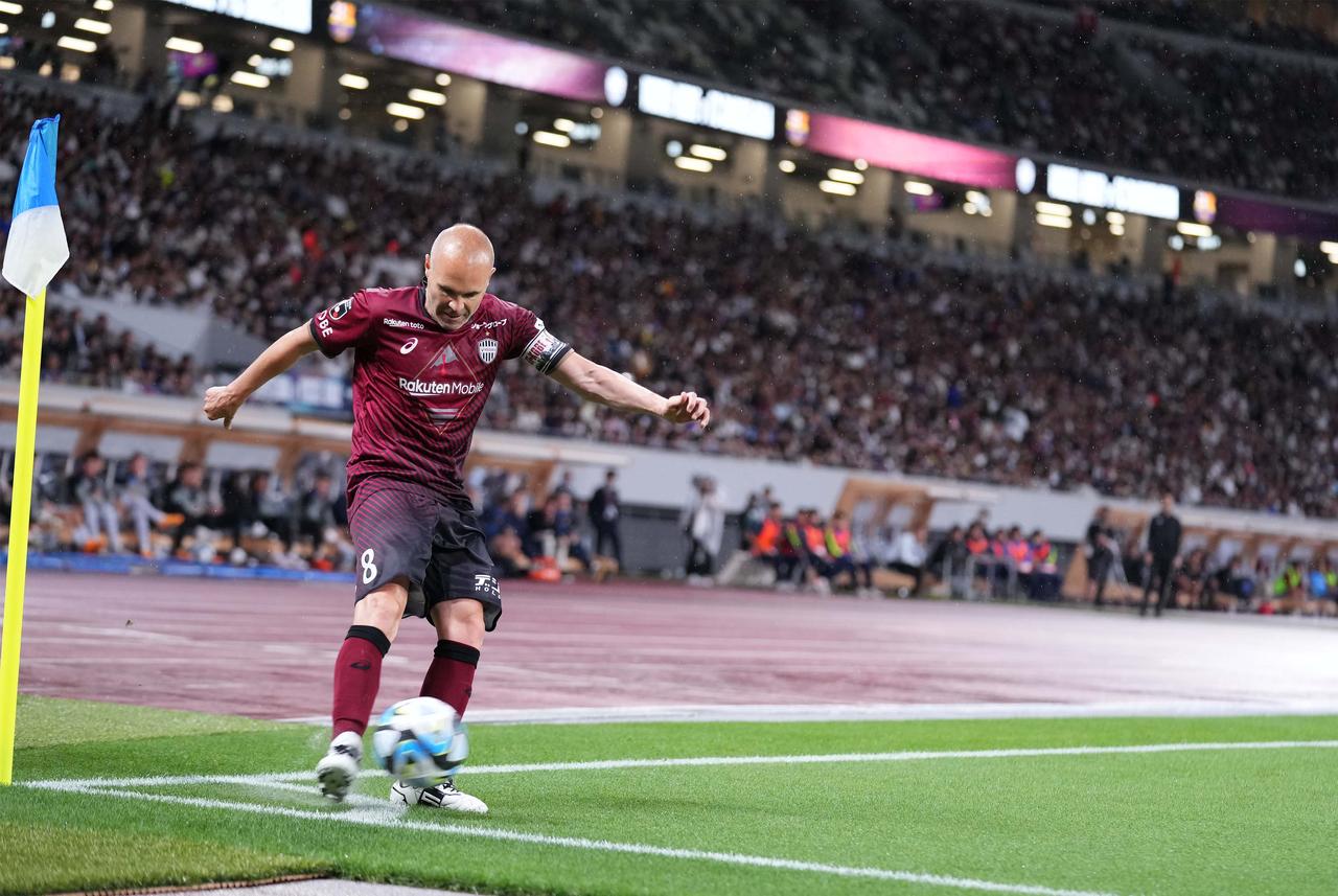 画像 : 5番目の画像 - 【写真一覧】バルサ戦に先発し、80分までプレーしたイニエスタ（写真◎小山真司） - サッカーマガジンWEB