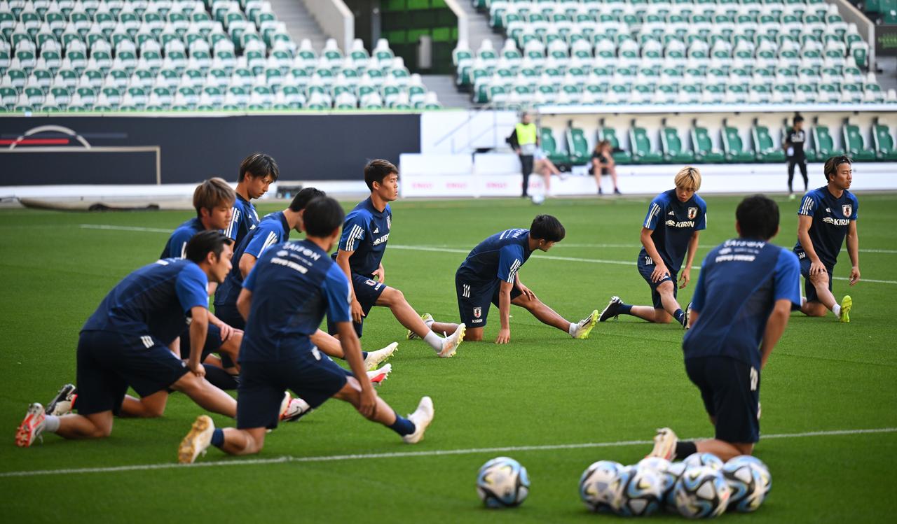 画像 : 3番目の画像 - 【写真】前日練習を行う日本代表の選手たち（写真◎Getty Images） - サッカーマガジンWEB